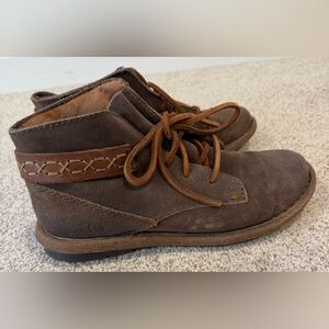 Born Brown Cele Lace-Up Leather Distressed Suede Chukka Style Ankle Booties